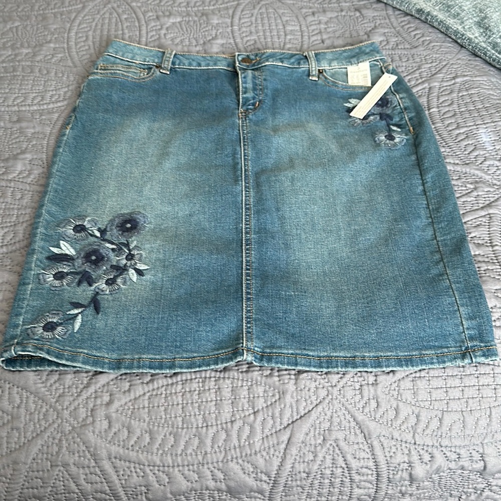 Dress barn Denim skirt, size 10, new with tag